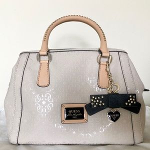 Cute Guess Tote!